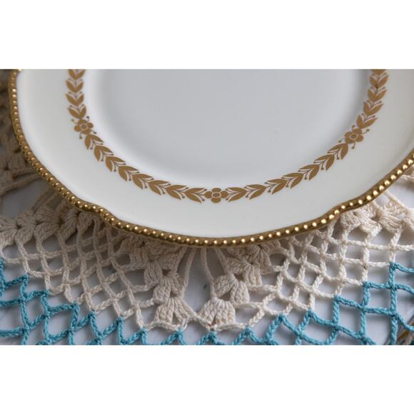 Castleton Laurel pattern Lunch Plates: Timeless Elegance for Your Table Setting - Picture 6 of 6